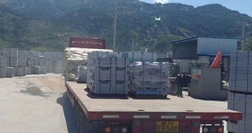 山西 芝麻白仿形路沿石，直形路沿石