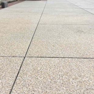 山西 黄金麻花岗岩石板材荔枝面地面铺装效果