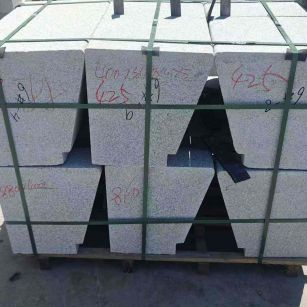 山西 芝麻白异形坐凳，石凳