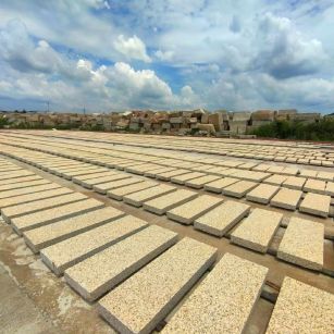 山西 黄金麻荔枝面花岗岩石材地铺石防护中