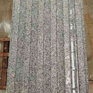 山西 芝麻白花岗岩荔枝面雕刻盲道，盲条