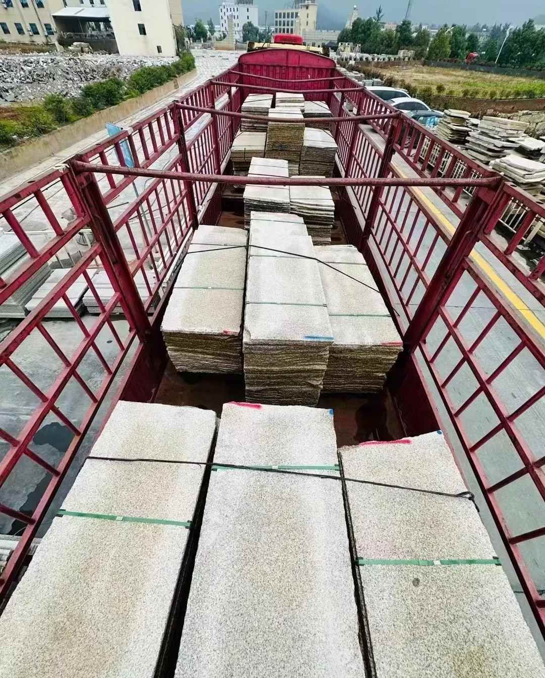 山西 黄金麻花岗岩荔枝面，光面毛板装车完成