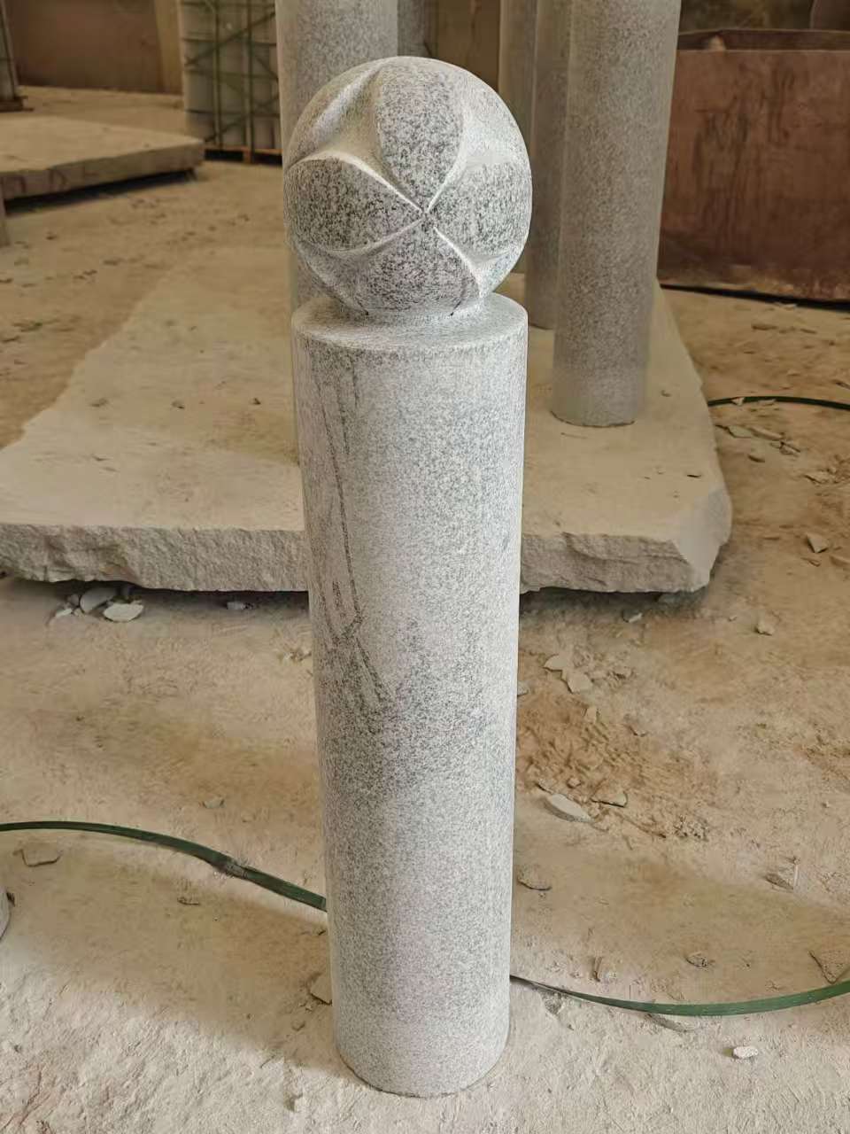 山西 芝麻白花岗岩石材挡车石柱、停车柱、圆柱挡车柱、方柱挡车柱等