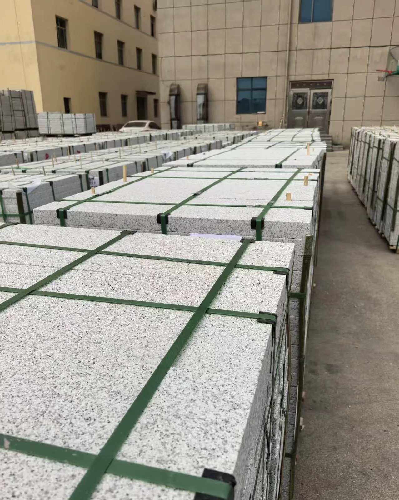 山西 白麻花岗岩5.0公分荔枝面地铺石