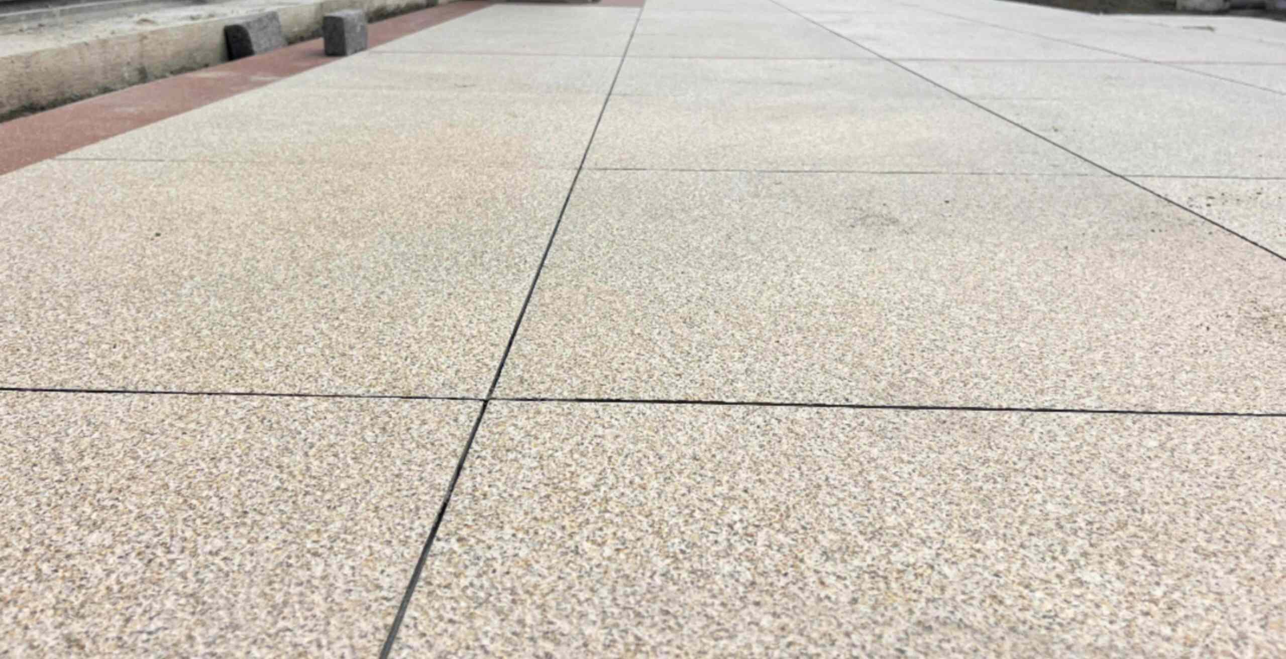 山西 黄金麻花岗岩石板材荔枝面地面铺装效果