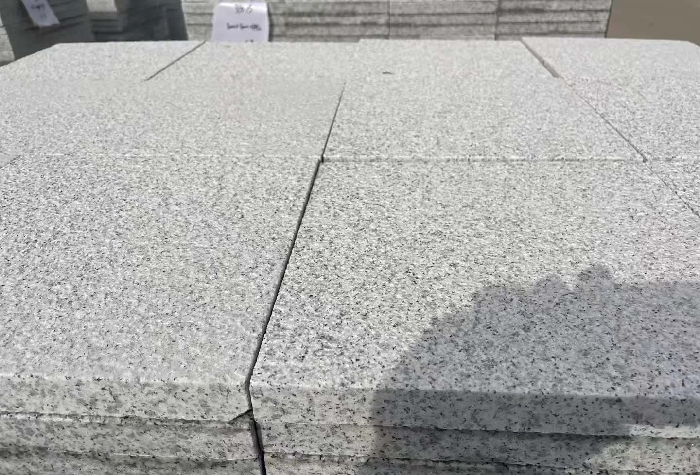 山西 白麻花岗岩石材推荐 荔枝面地铺石