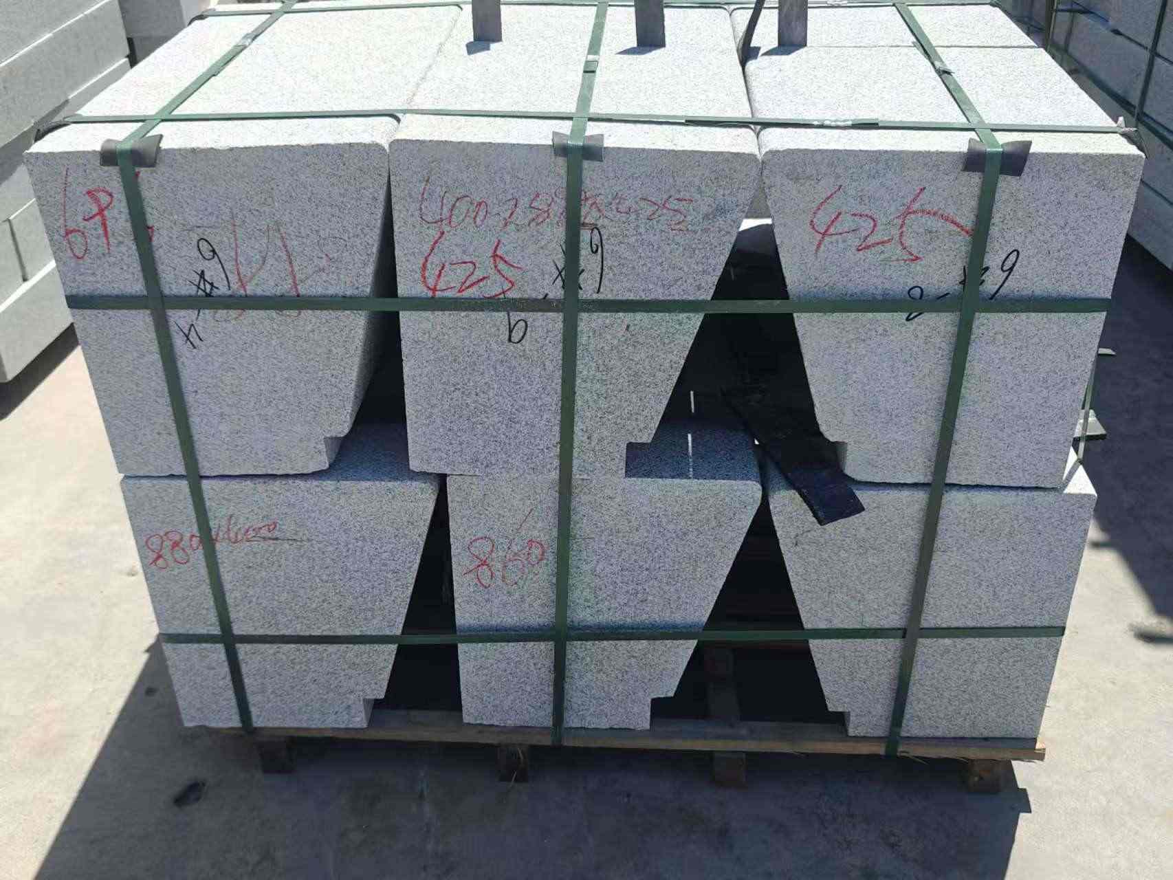 山西 芝麻白异形坐凳，石凳