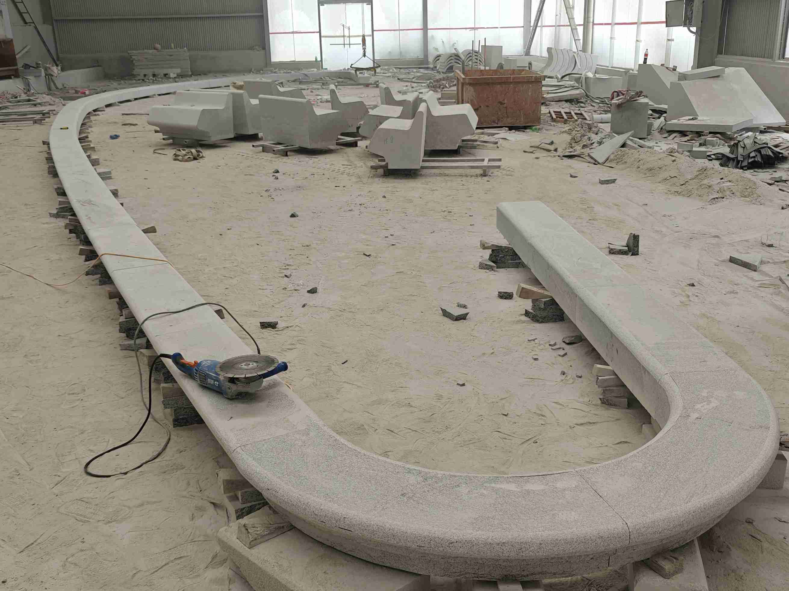 山西 芝麻白花岗岩弧形花坛石，坐凳石