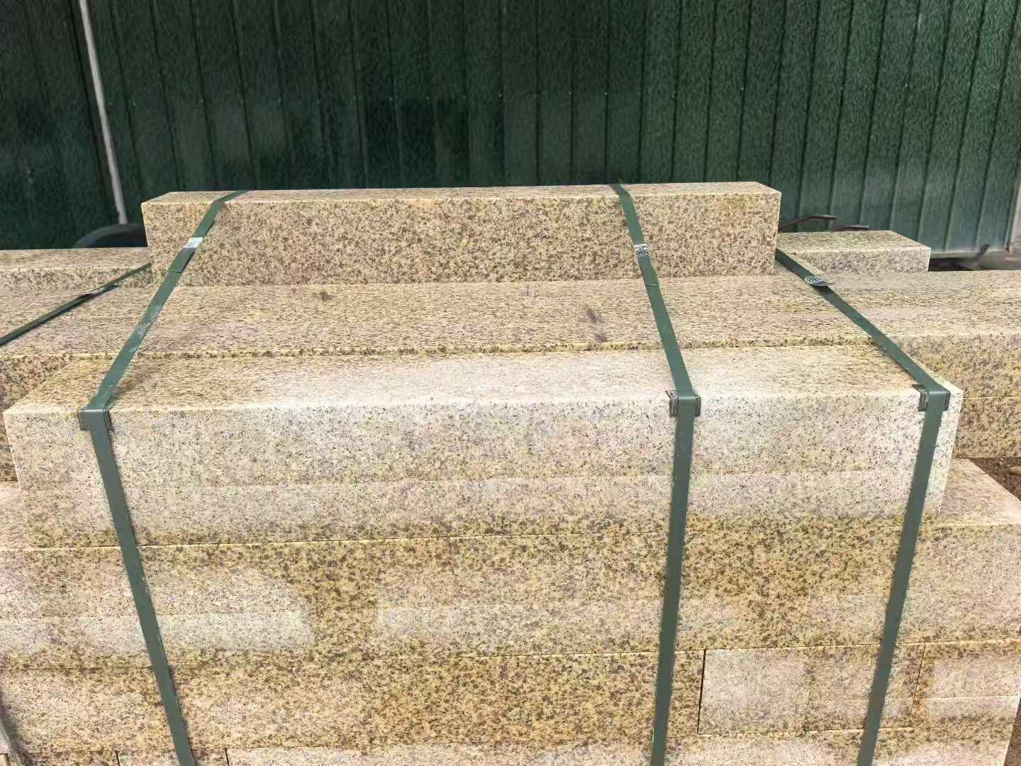 山西 黄金麻花岗岩石材机切面栏杆料半成品