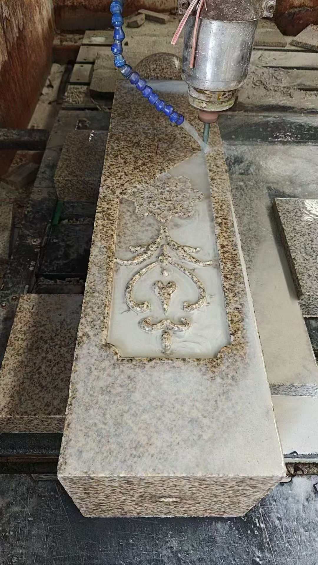 山西 黄金麻花岗岩异形加工雕刻栏杆大柱