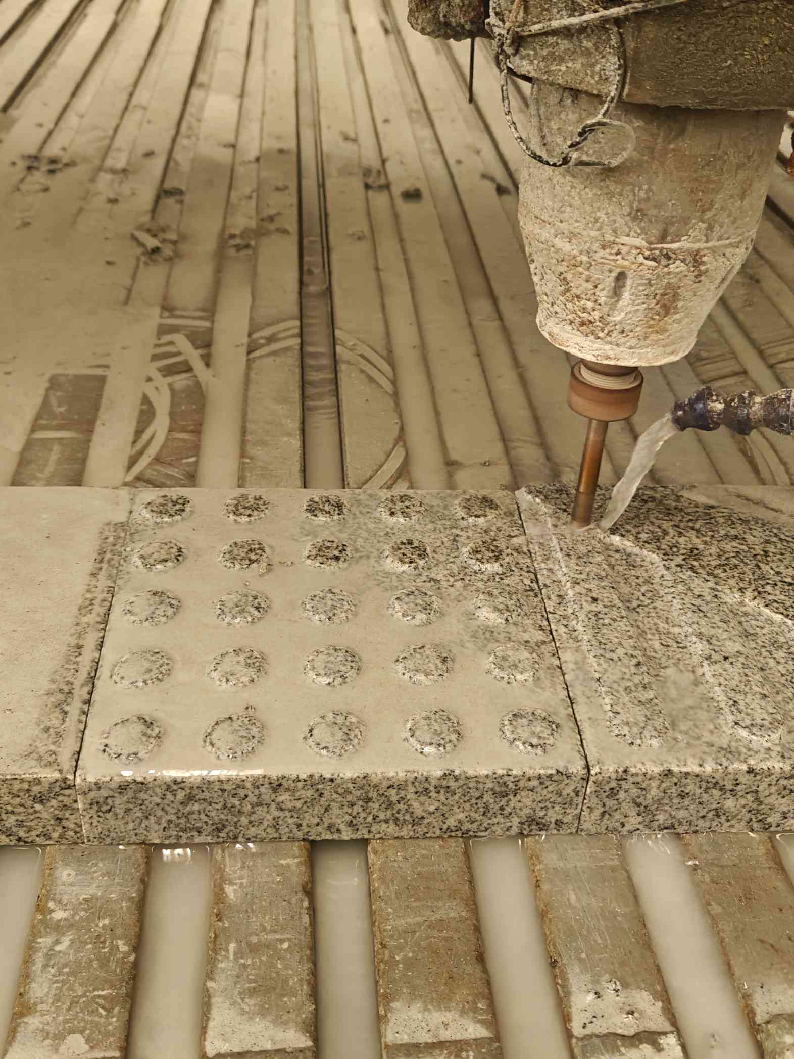 山西 芝麻白花岗岩石材盲人石、盲道石、盲点石