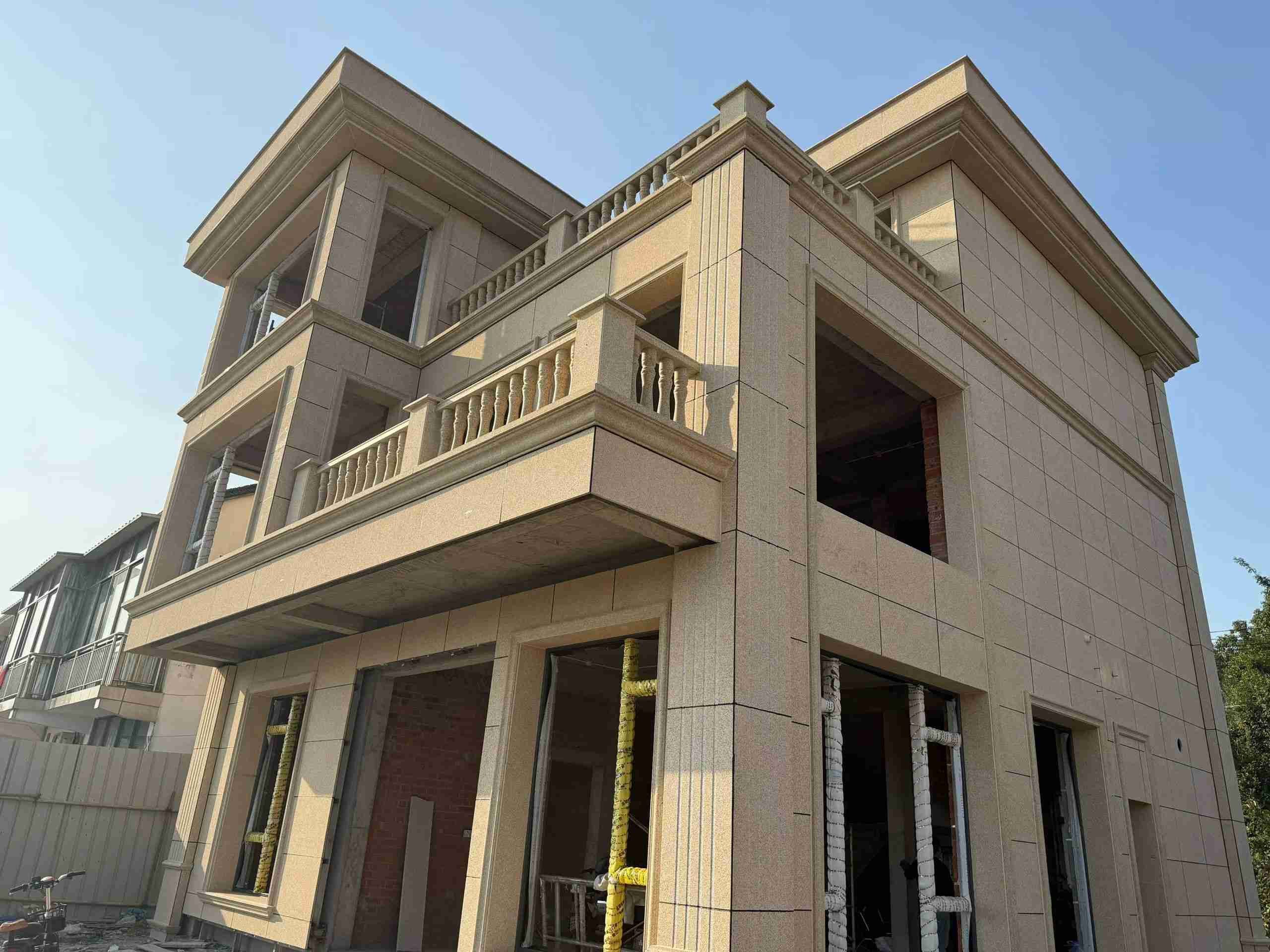 山西 黄金麻花岗岩石材荔枝面外墙干挂效果展示