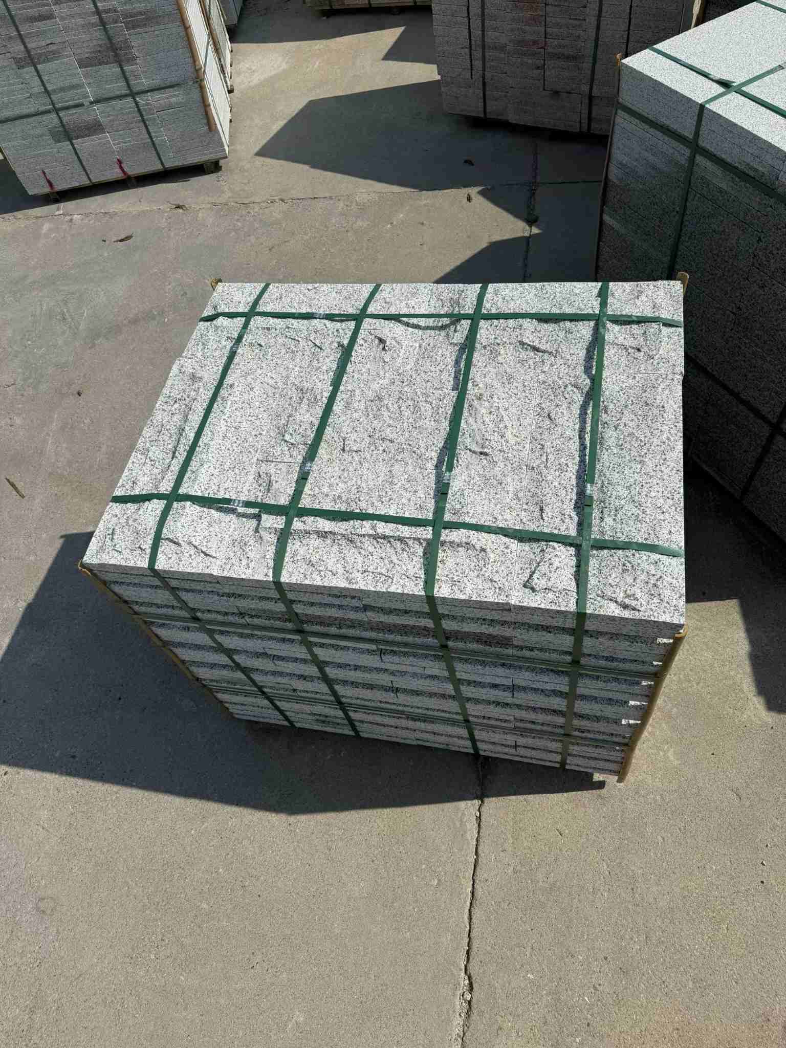 山西 白麻花岗岩石材自然面蘑菇石成品