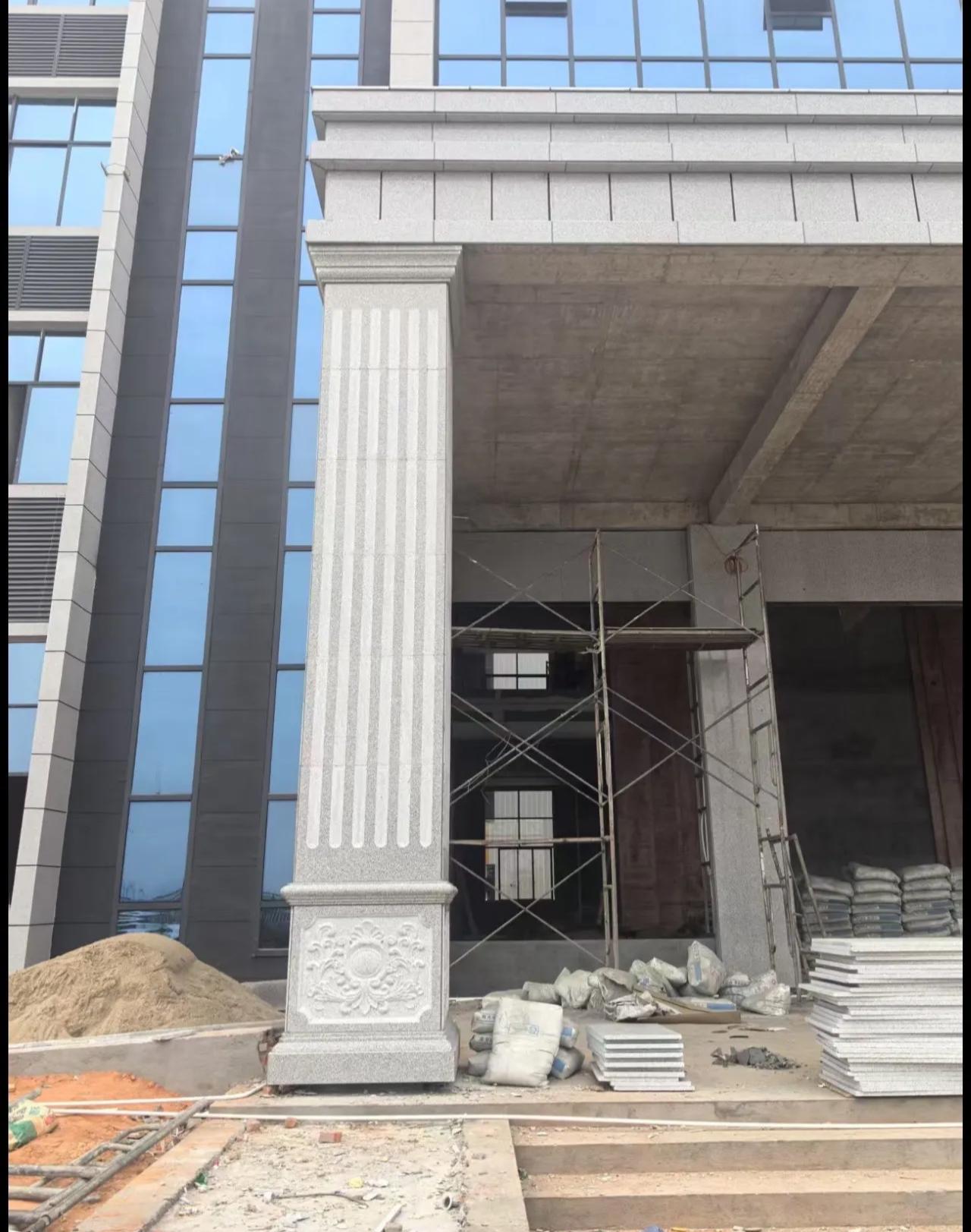 山西 芝麻白光面花岗岩门楼大柱（罗马柱）配雕花底座