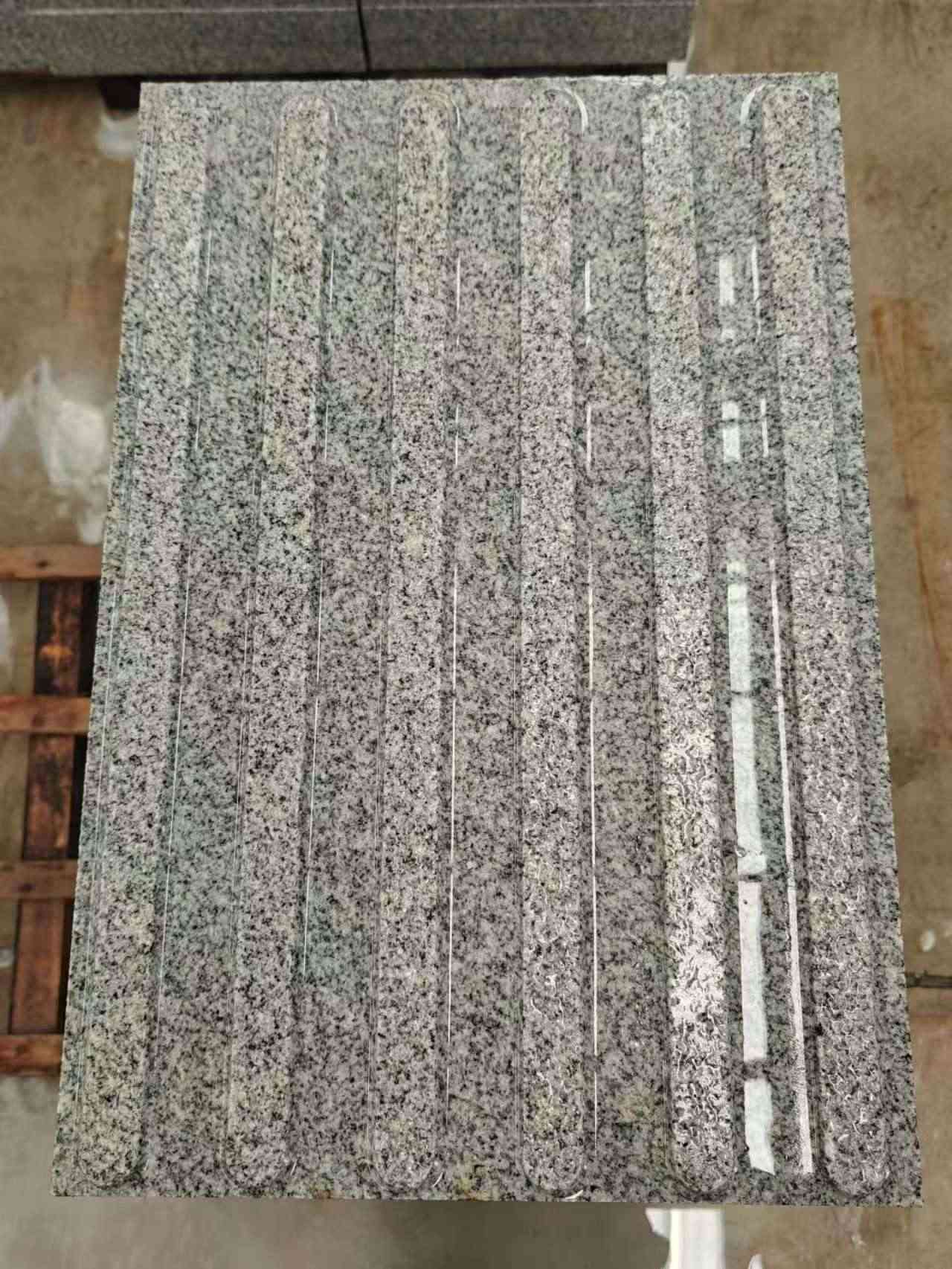 山西 芝麻白花岗岩荔枝面雕刻盲道，盲条