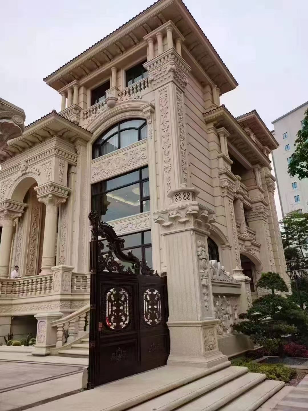 山西 黄金麻花岗岩别墅外墙干挂效果展示