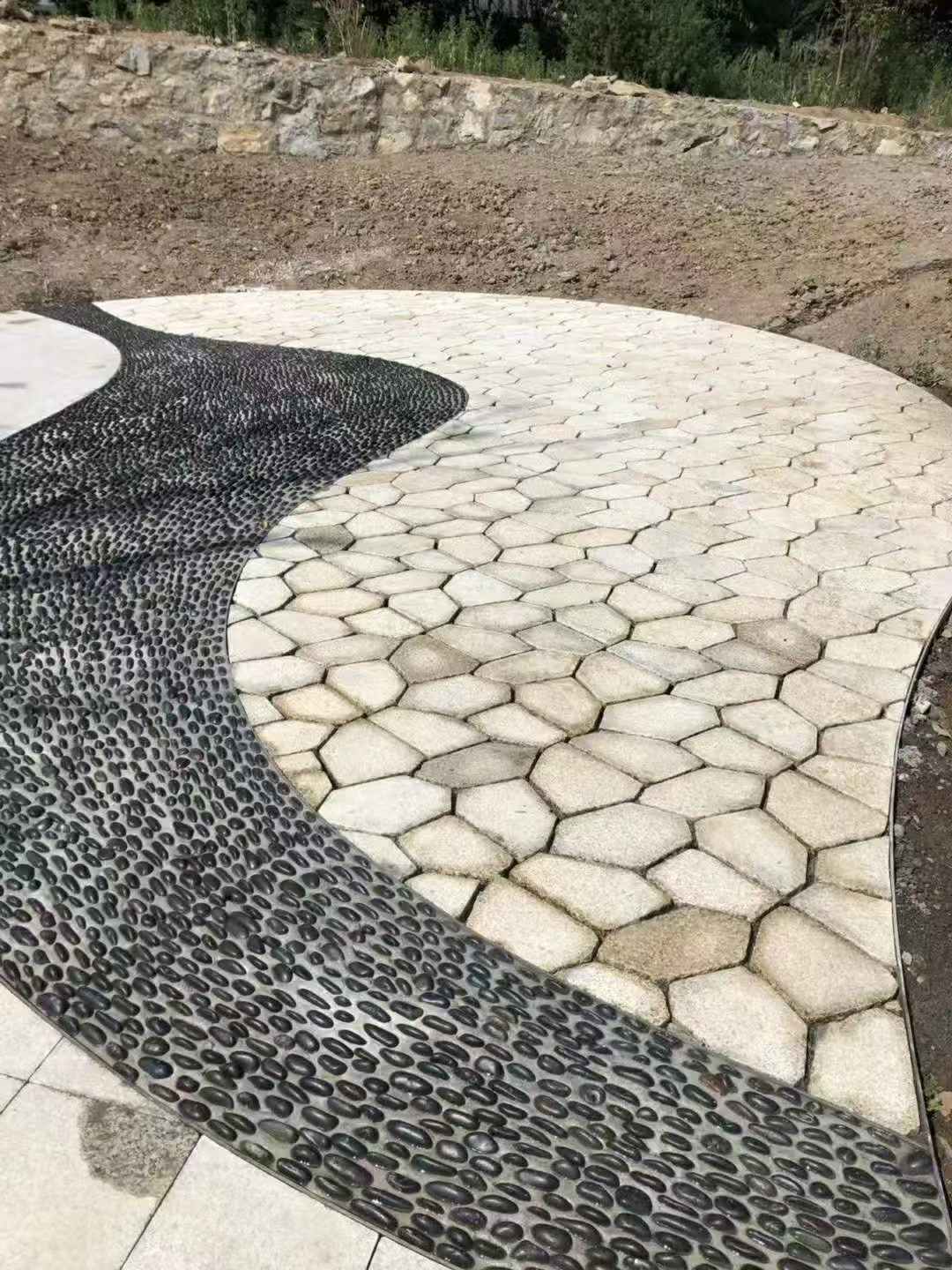 山西 黄金麻冰裂纹地铺石工地铺装案例