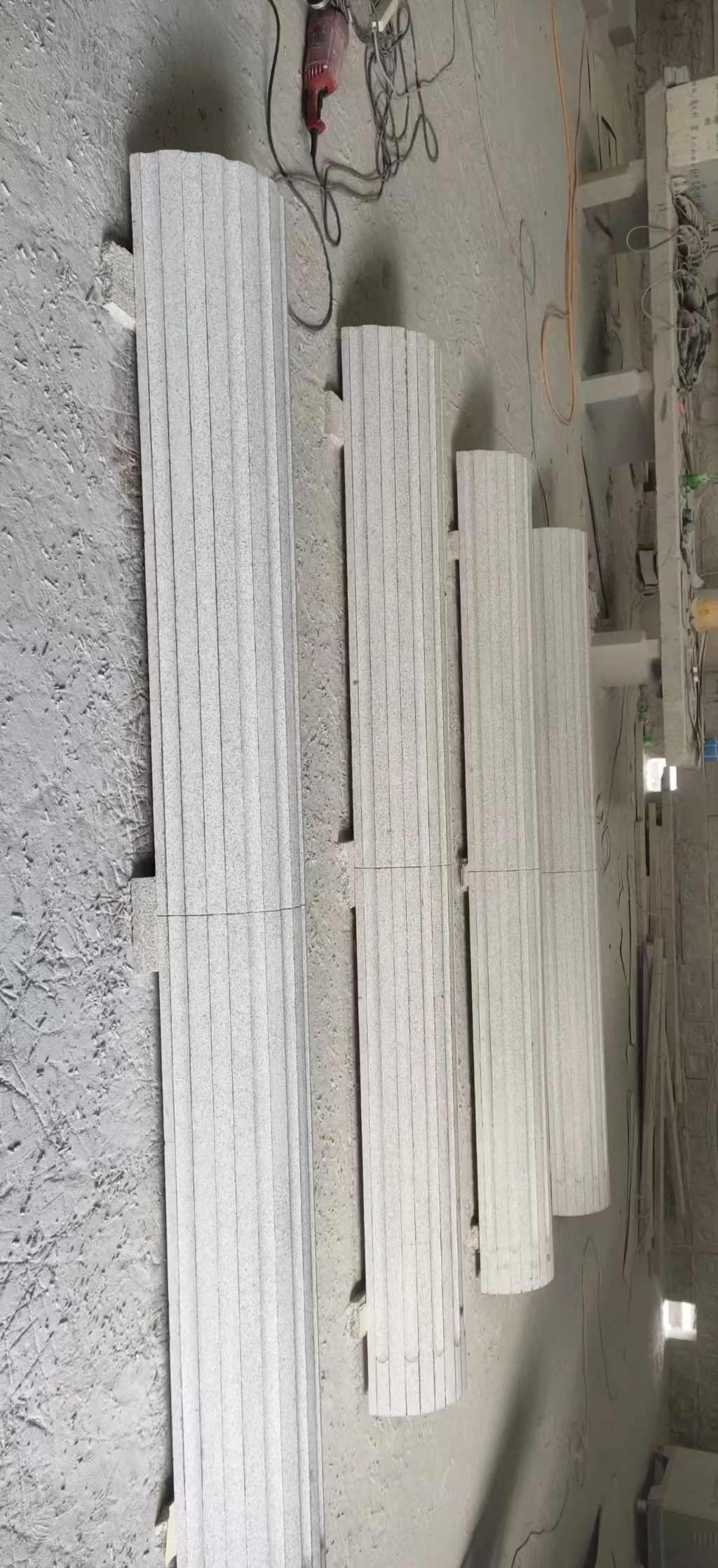 山西 花岗岩厂家带你看白麻花岗岩门楼大柱柱皮