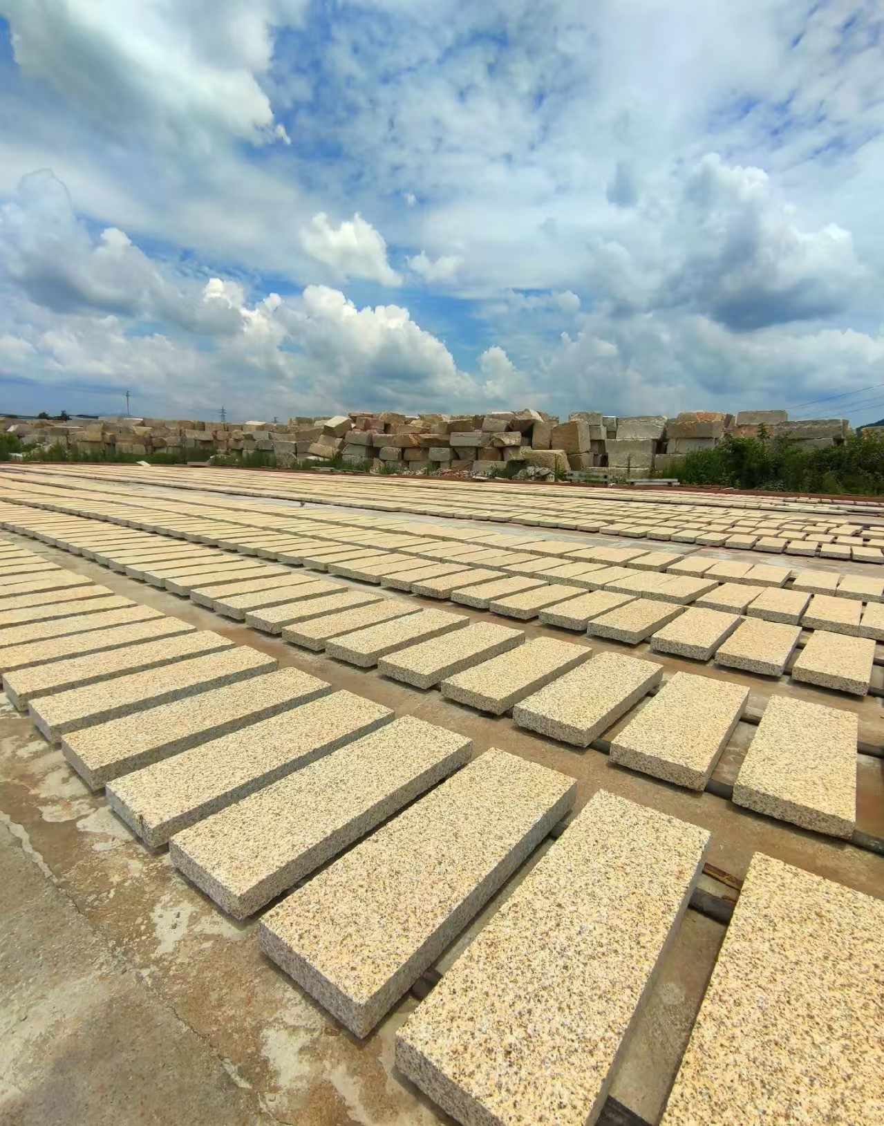 山西 黄金麻荔枝面花岗岩石材地铺石防护中