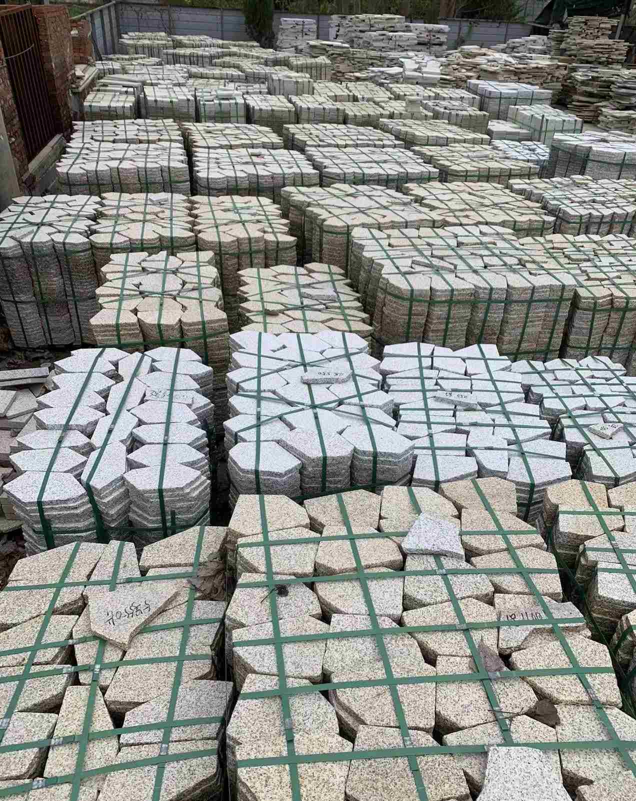 山西 黄金麻白麻花岗岩荔枝面地铺石(冰裂纹)