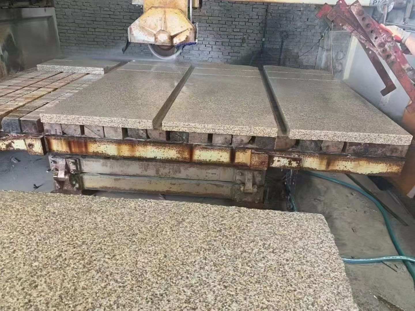 山西 黄金麻荔枝面成品板加工