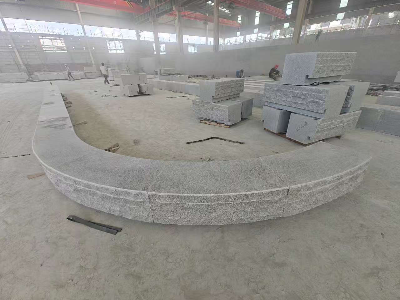 山西 芝麻白异形坐凳，自然面光面弧形加工