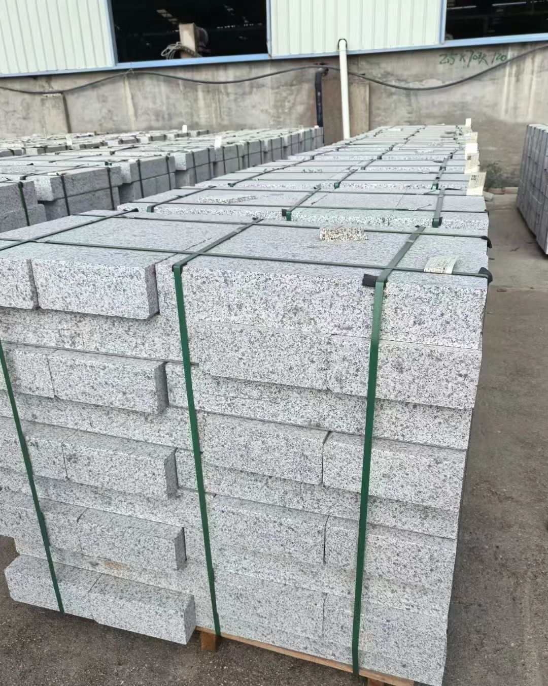 山西 白麻花岗岩路沿石，弧形路沿石，道牙石，马路牙子，界石，路缘石，平沿石，直岩石，平缘石等