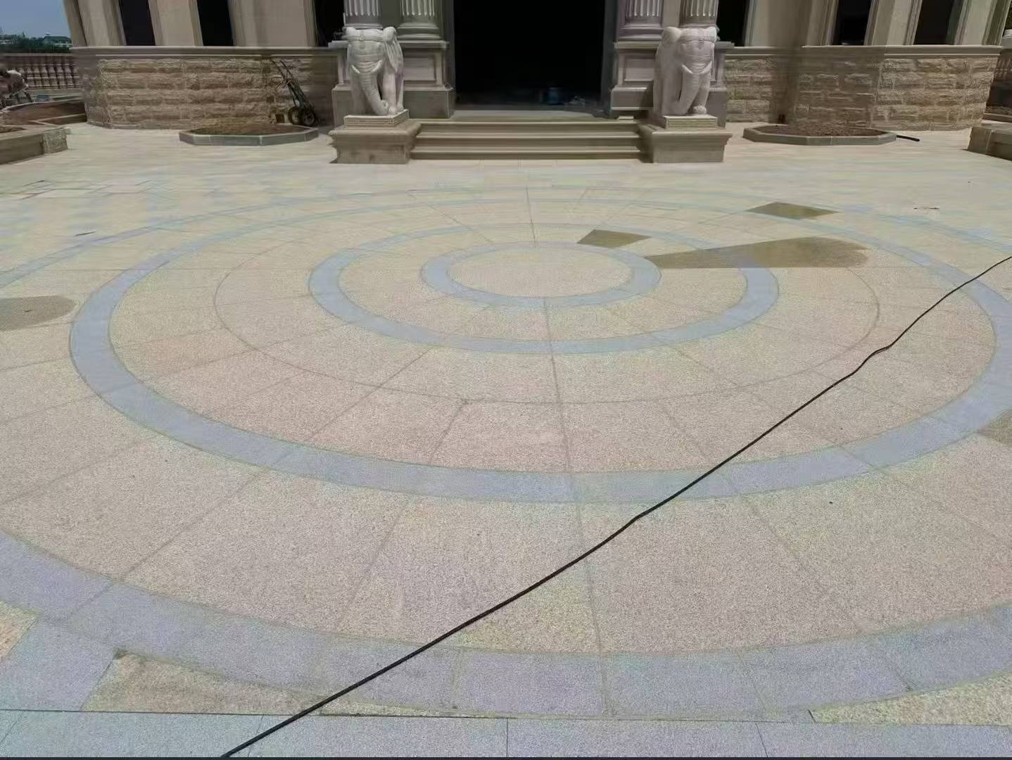 山西 黄金麻芝麻灰花岗岩石材地铺拼接效果